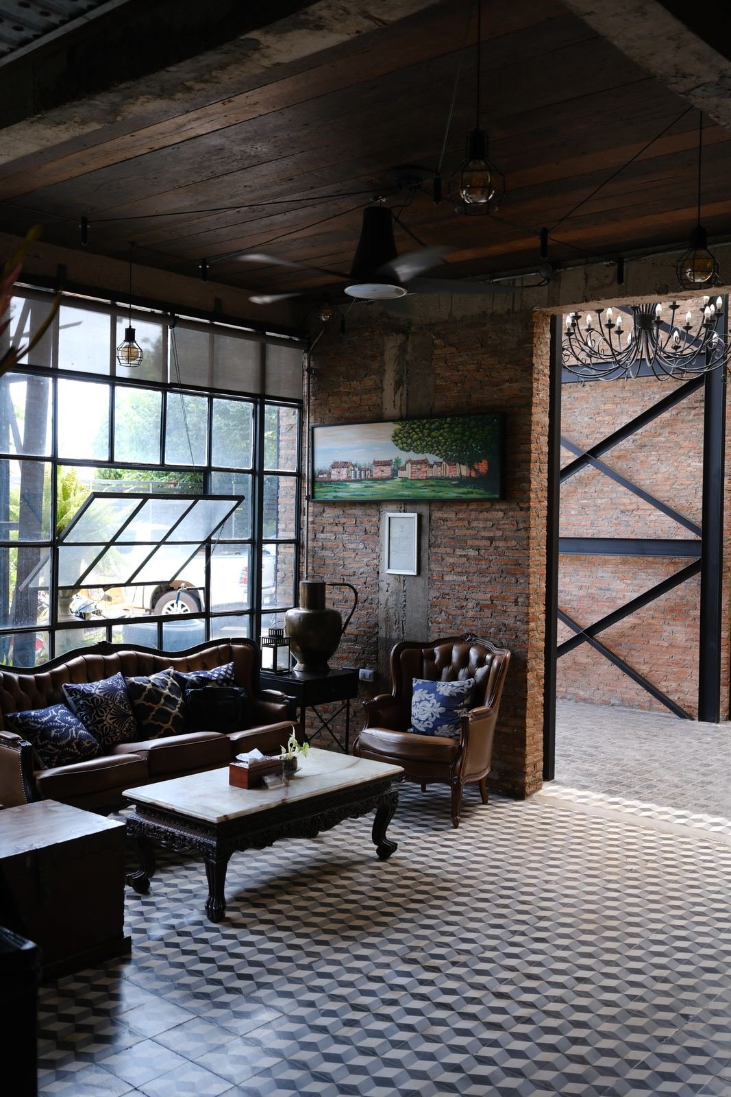 Steel-framed glass wall in the lounge
