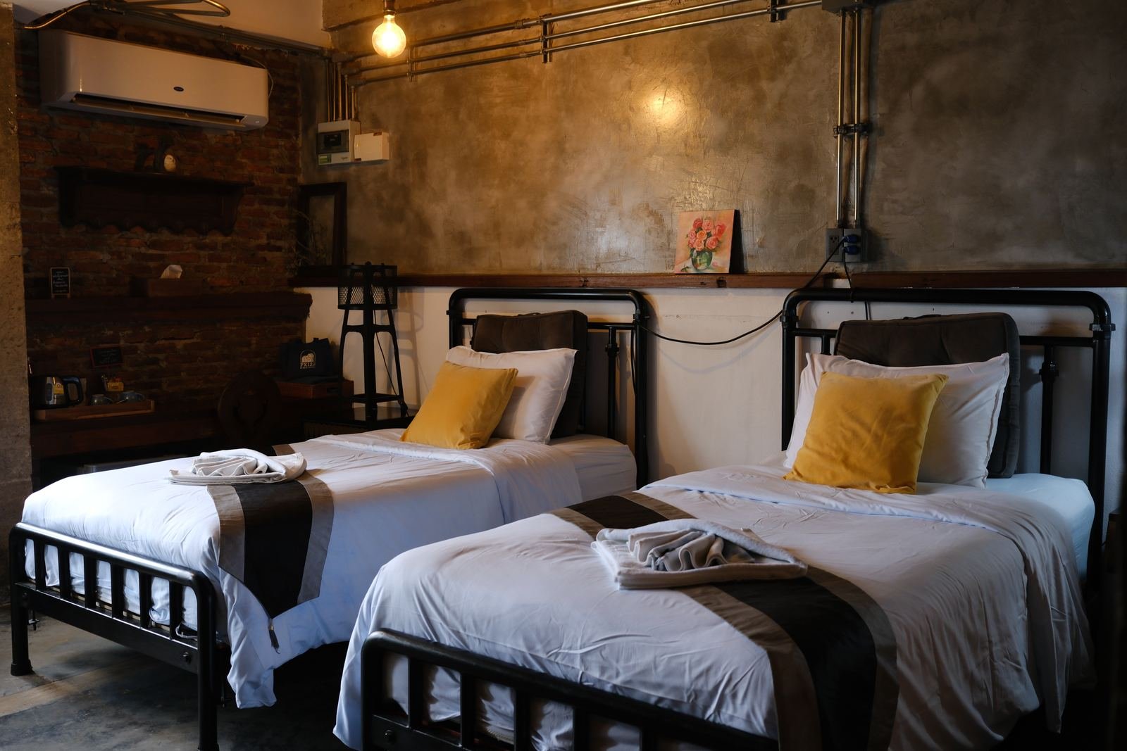 Twin beds with mustard cushions